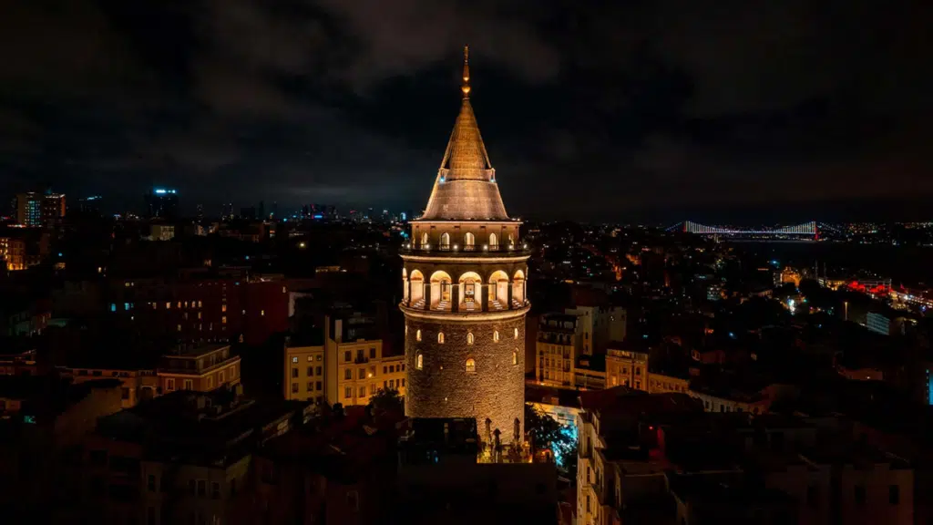 Buy Galata Tower Istanbul Tickets - Entrance Fee & FAQs A photograph of Galata Tower taken at night.