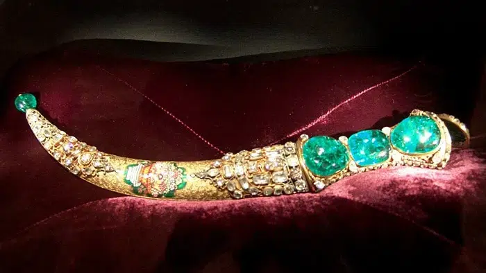 Topkapi Dagger - History, Facts & How to See It in Istanbul Topkapi Dagger
