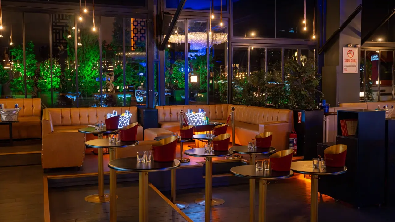 Best Nightclubs in Istanbul 🕺🎶 Sortie (Ortaköy)