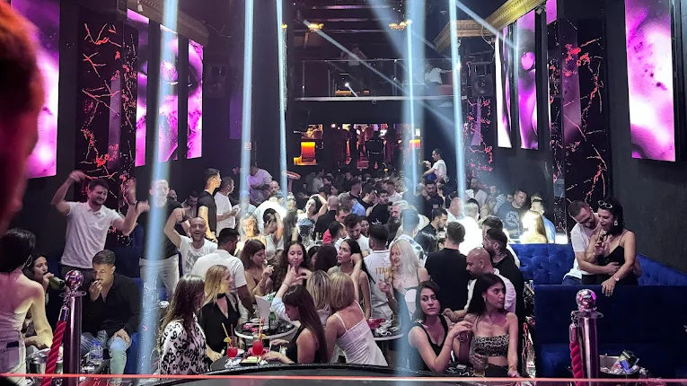 Best Nightclubs in Istanbul 🕺🎶 image 62 edited