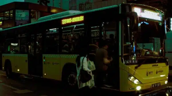 Istanbul Public Transport Tips for First-Time Travelers a bus picking up passengers