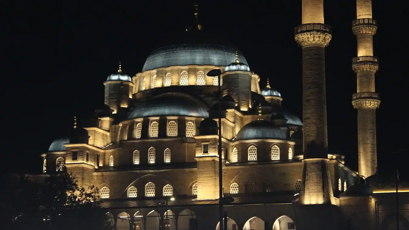 Istanbul's Must-Visit Historical Sites and Museums Suleymaniye Mosque lit up at night with lights on it