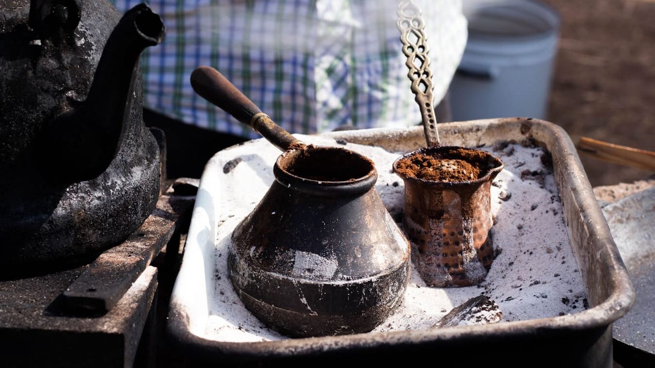 Nzira Yokubika Kofi yeTurkey? (Nzira Iri Nyore) Turkish coffee black cezve