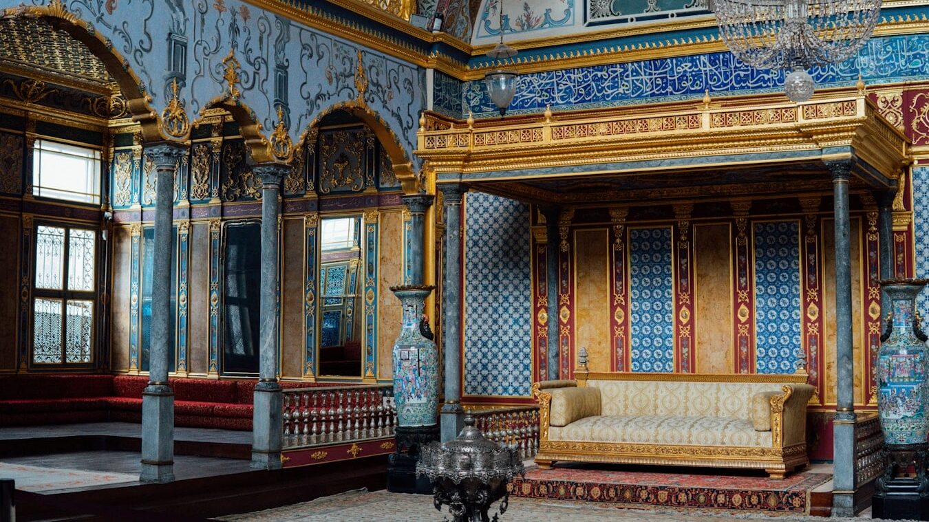 Topkapi Palace Museum - brown uye chena kongiri chivakwa