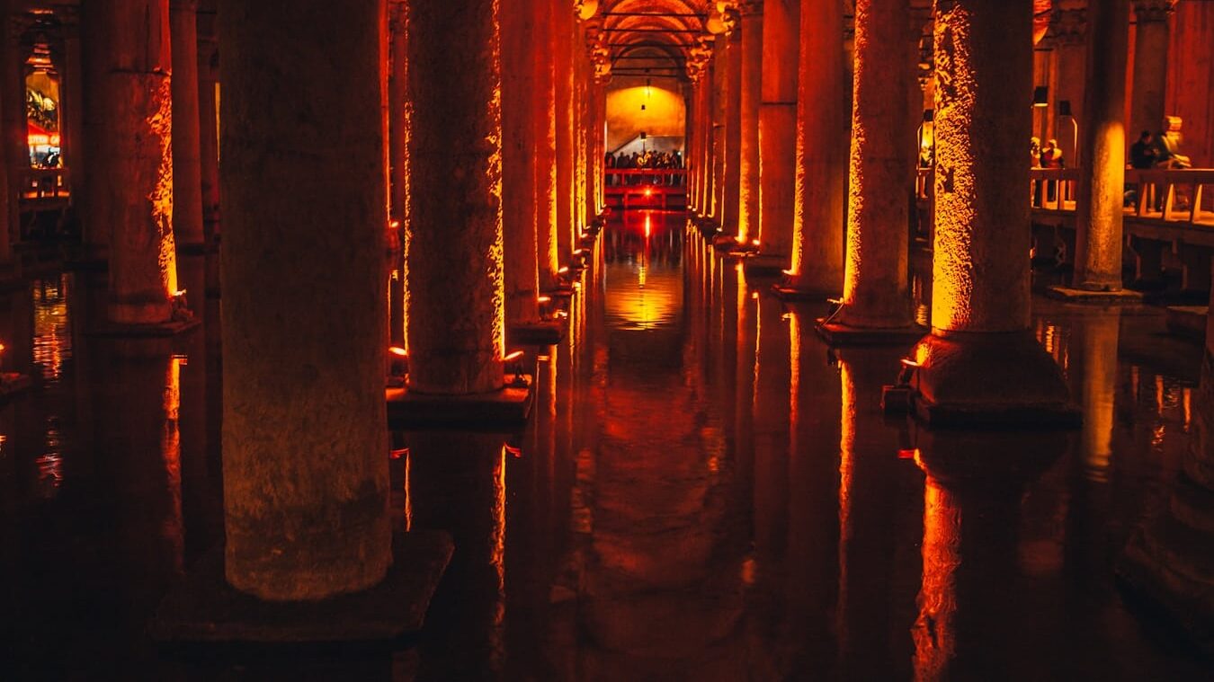 Basilica Cistern - brown kongiri mbiru panguva yemasikati