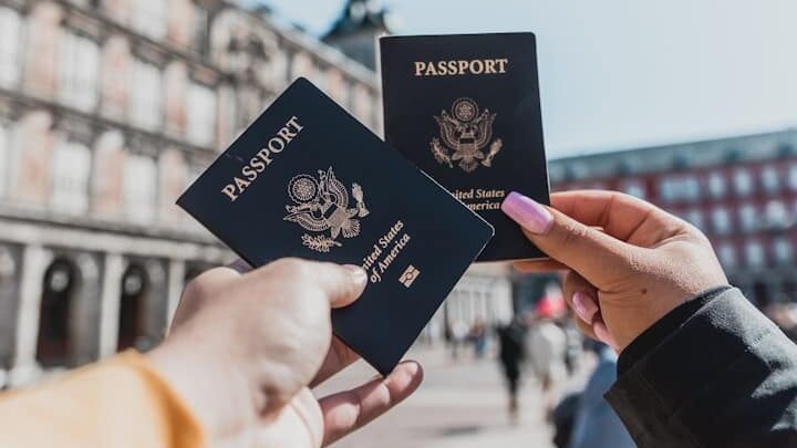 Istanbul Visa Guide: Do You Need a Visa for Istanbul? person holding passports