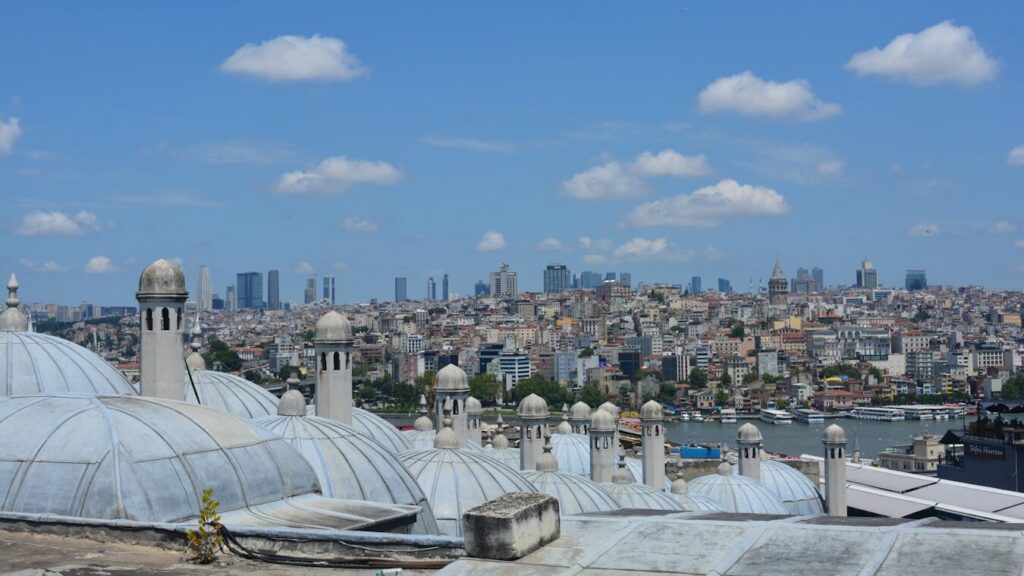 Best Attractions in Istanbul – An Extended Travel Guide Panoramic view showcasing the best attractions in Istanbul skyline